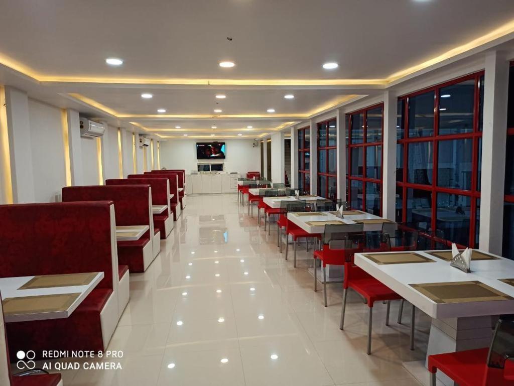 Gods County. Resort & Banquets 타라피트 외부 사진