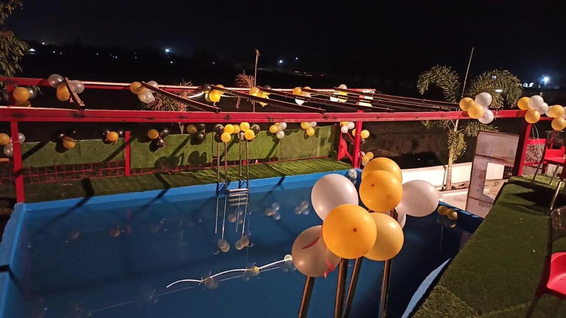 Gods County. Resort & Banquets 타라피트 외부 사진