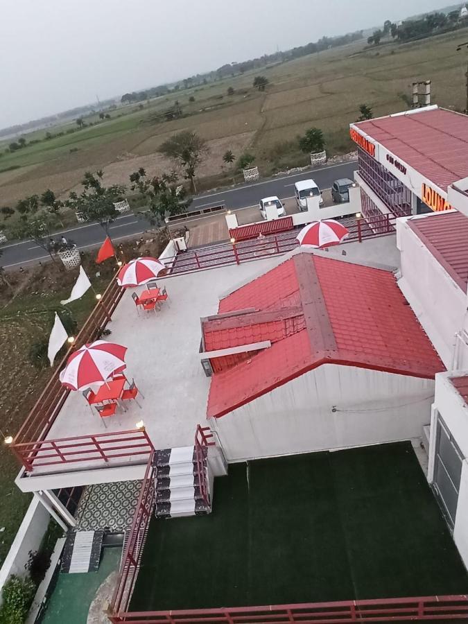 Gods County. Resort & Banquets 타라피트 외부 사진