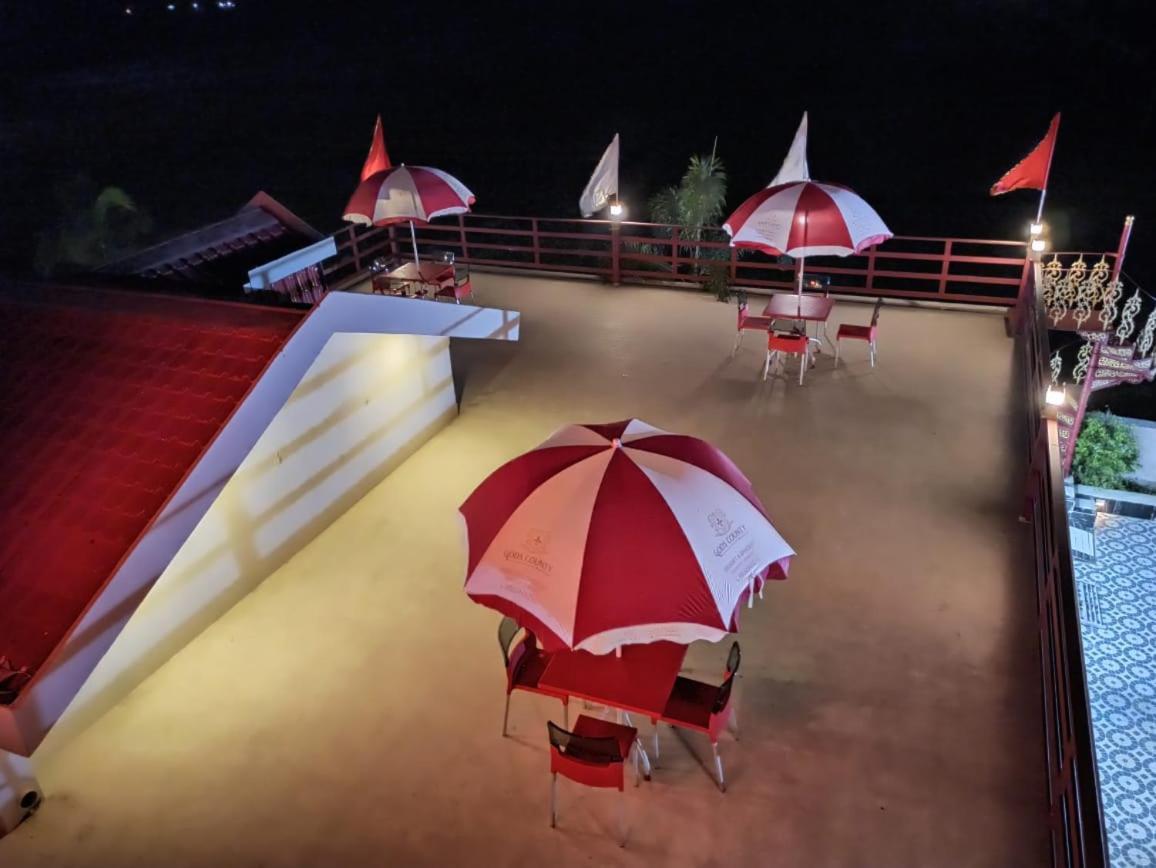 Gods County. Resort & Banquets 타라피트 외부 사진